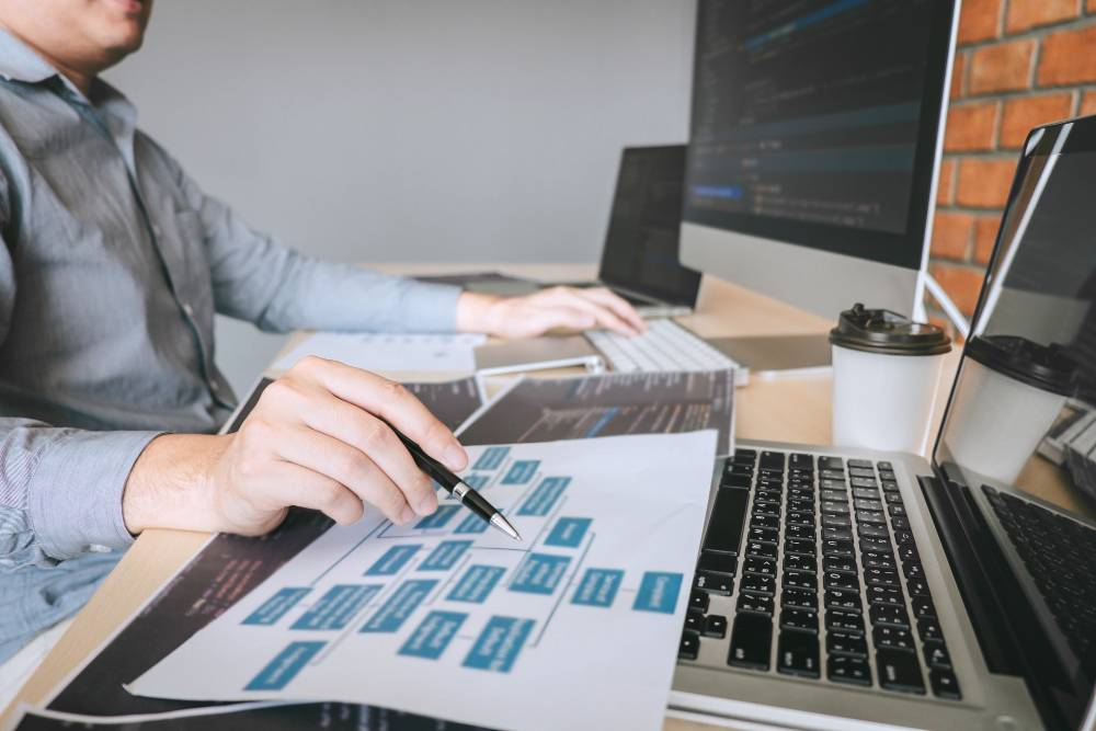 スマートデータベースの開発と管理